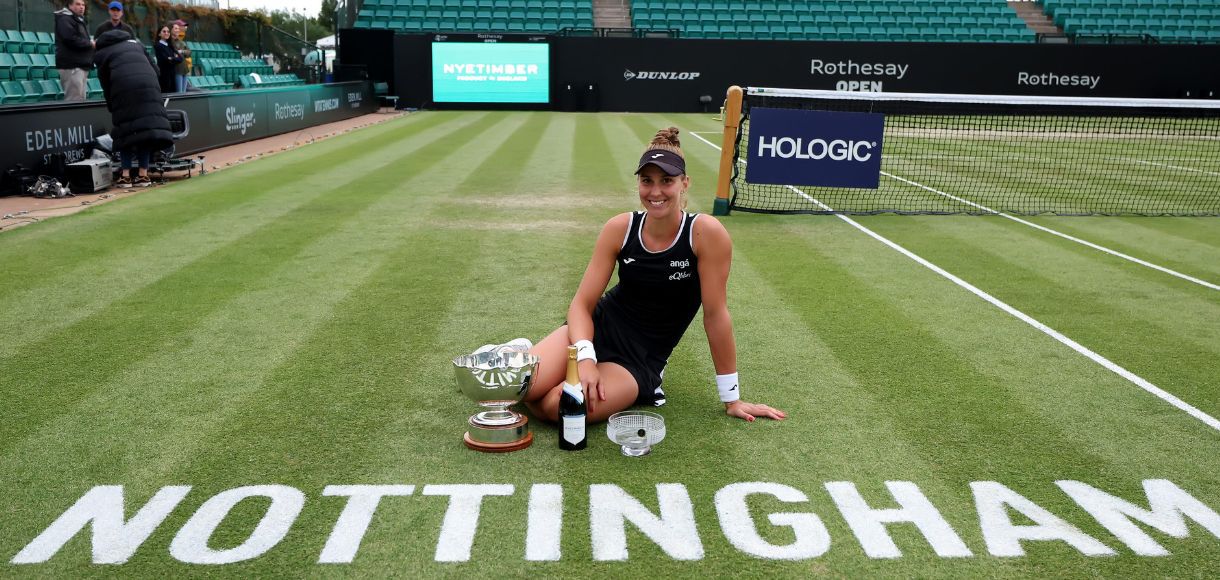 Beatriz Haddad Maia sendo Campeã em Nottingham.